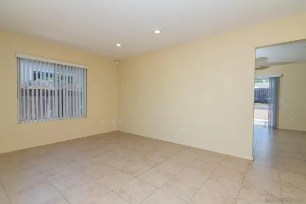 $3,950 | 10939 Avenida Del Gato, San Diego, CA 92126