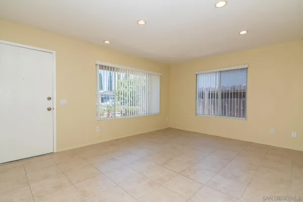 $3,950 | 10939 Avenida Del Gato, San Diego, CA 92126
