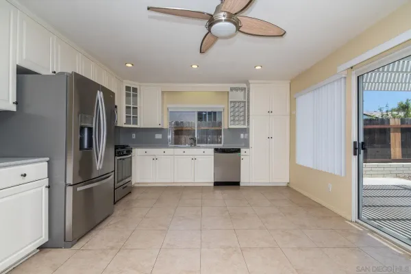 $3,950 | 10939 Avenida Del Gato, San Diego, CA 92126
