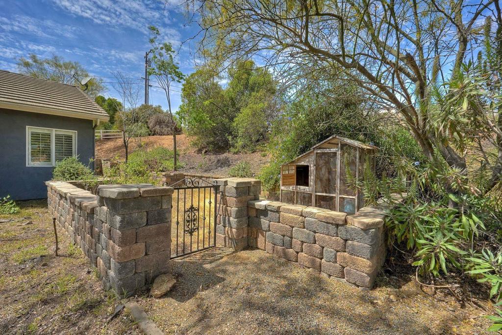 31503 Stardust Lane Valley Center, CA 92082 - Photo 33 of 51 Chicken Coop