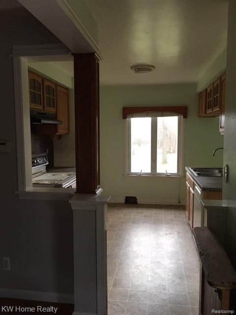 25815 Farmbrook Road Southfield, MI 48034 - Photo 5 of 34 IMG_5445.JPG