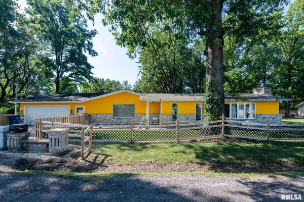 $215,000 | 708 East Candy Cane Lane, West Frankfort, IL 62896