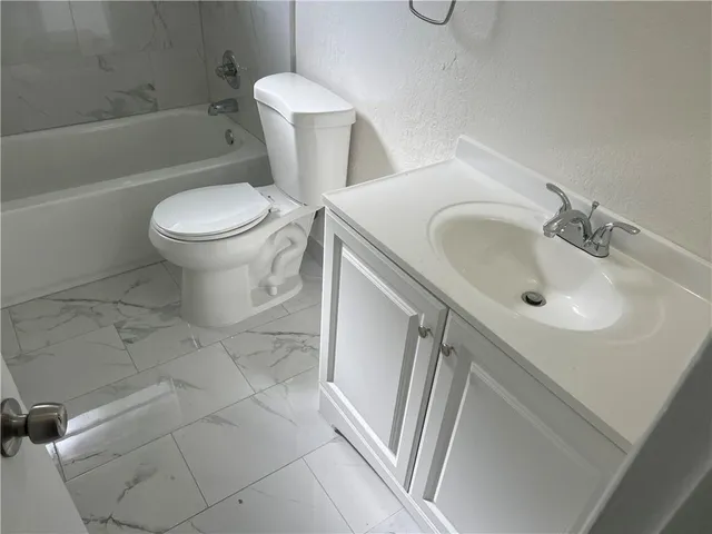 $1,600,000 | 11410 Northwest 39th Street, Coral Springs, FL 33065