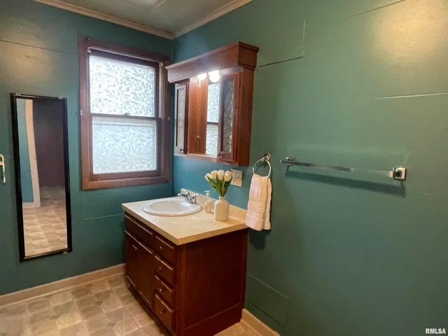 $110,000 | 403 East Chestnut Street, Geneseo, IL 61254