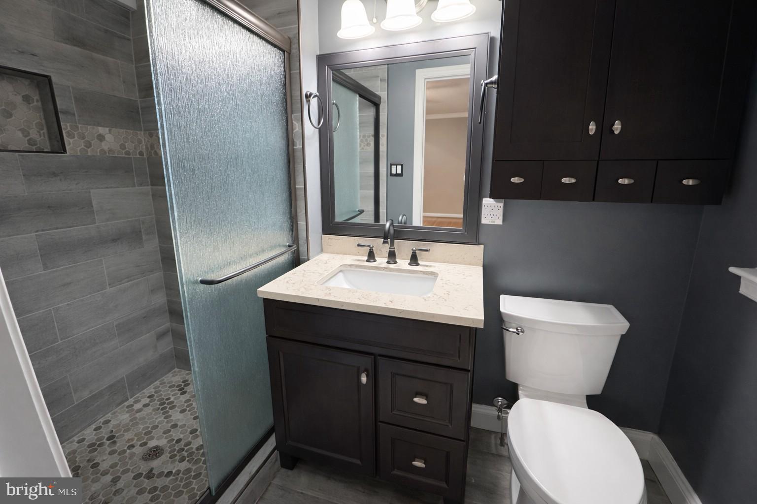 8100 Langbrook Road Springfield, VA 22152 - Photo 15 of 28 Primary Bathroom