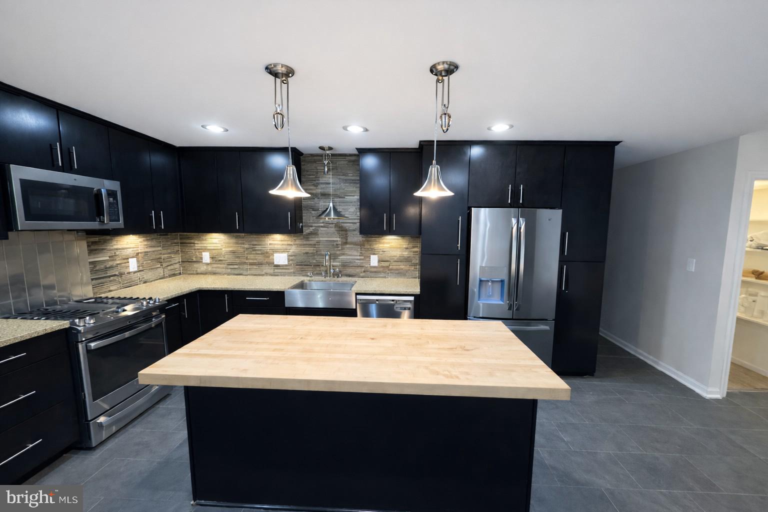 8100 Langbrook Road Springfield, VA 22152 - Photo 7 of 28 Kitchen withUnder counter lighting