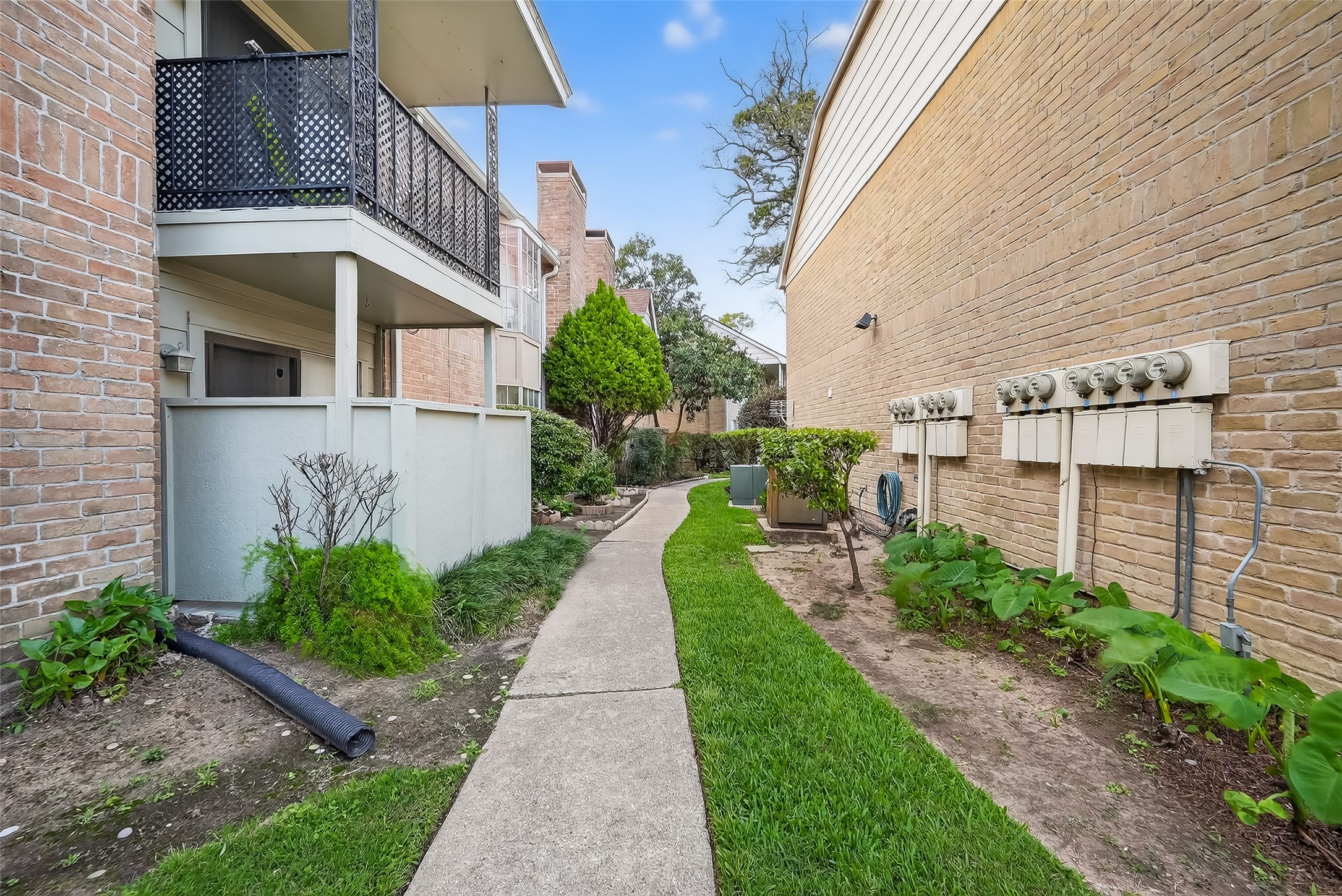 2800 Jeanetta Street, Unit 2003 Houston, TX 77063 - Photo 2 of 24 a view of a pathway with house on both side