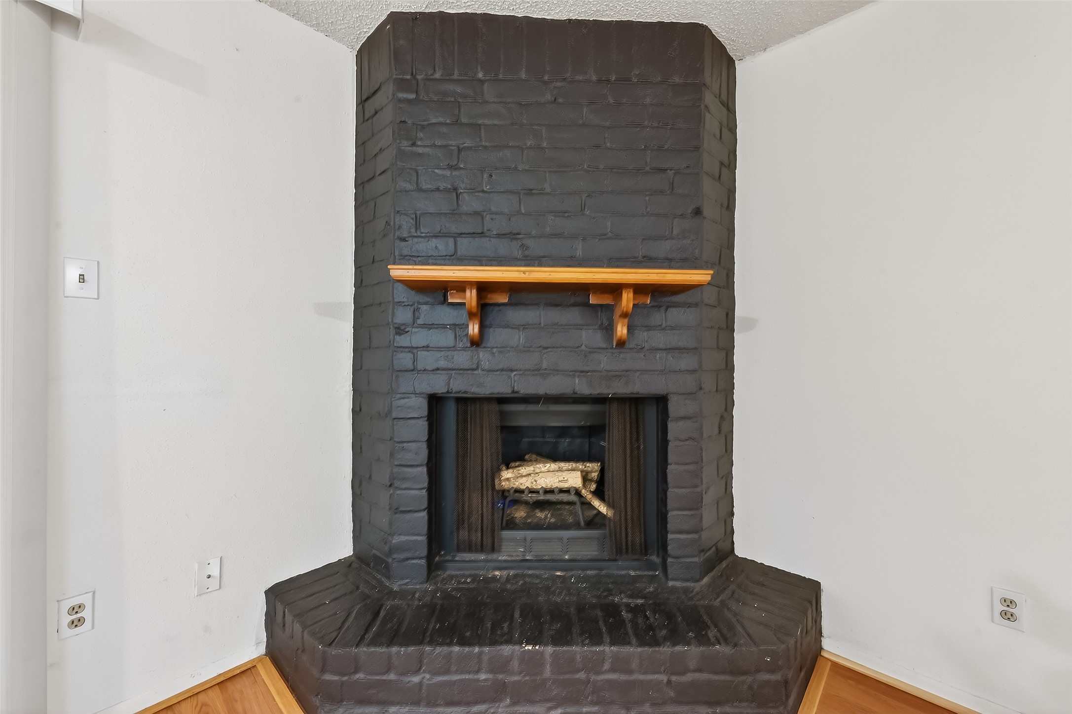 2800 Jeanetta Street, Unit 2003 Houston, TX 77063 - Photo 6 of 24 a living room with a fireplace