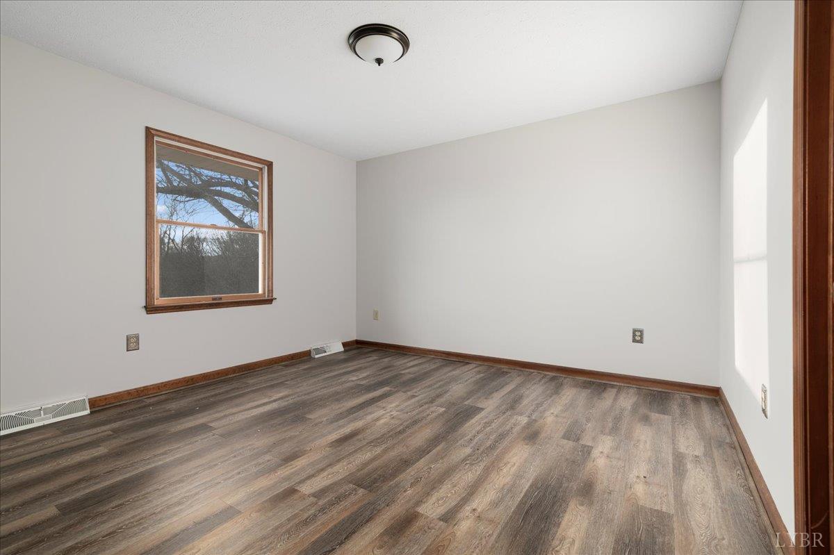 4087 Lowry Road Goode, VA 24556 - Photo 21 of 44 Gallery Image 21