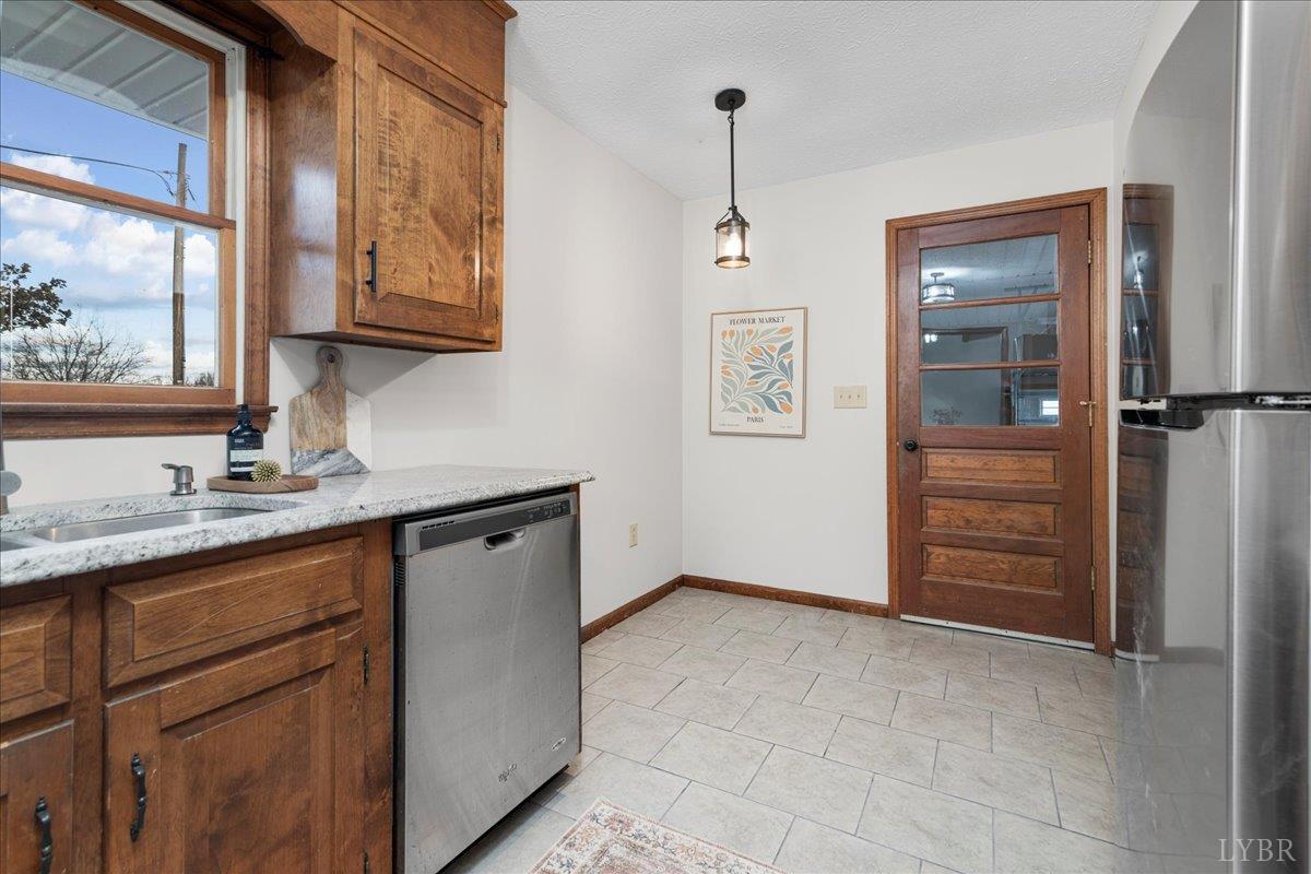 4087 Lowry Road Goode, VA 24556 - Photo 29 of 44 Gallery Image 29