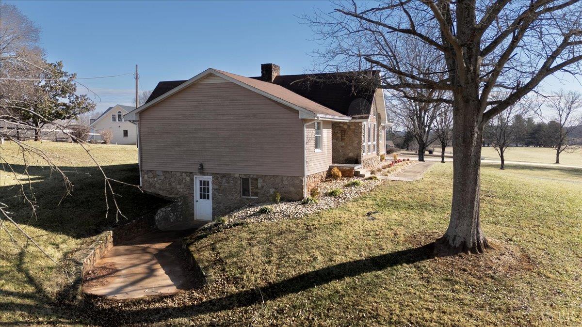 4087 Lowry Road Goode, VA 24556 - Photo 35 of 44 Gallery Image 35