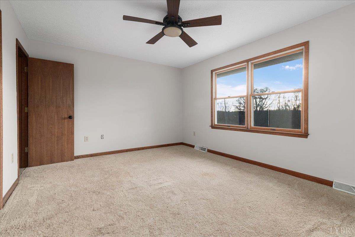 4087 Lowry Road Goode, VA 24556 - Photo 10 of 44 Gallery Image 10