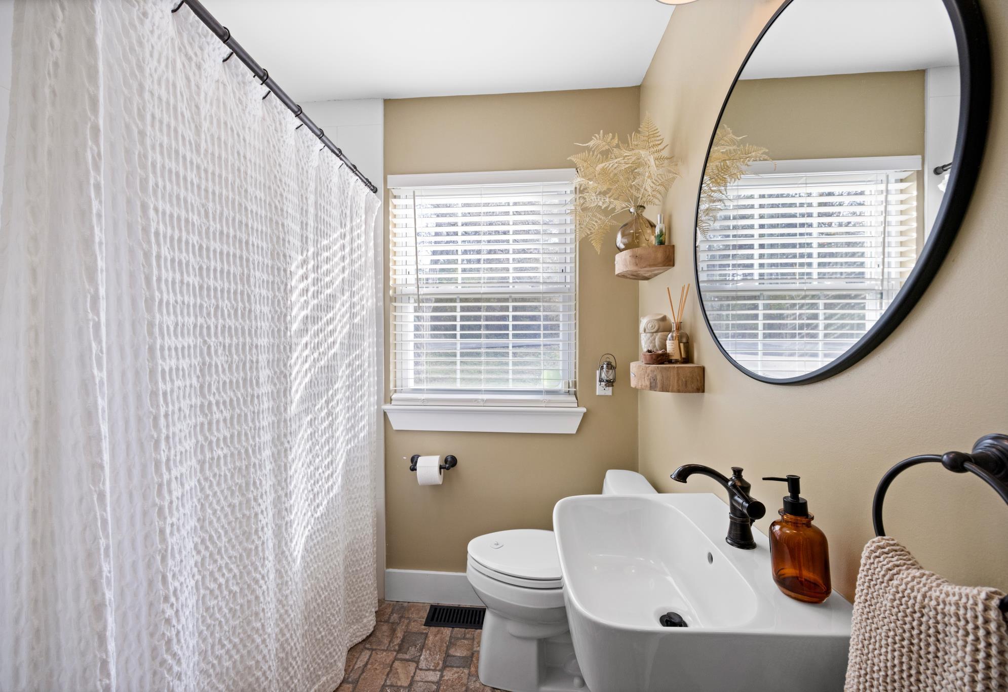 6057 Mill Road Hixson, TN 37343 - Photo 18 of 23 Bathroom