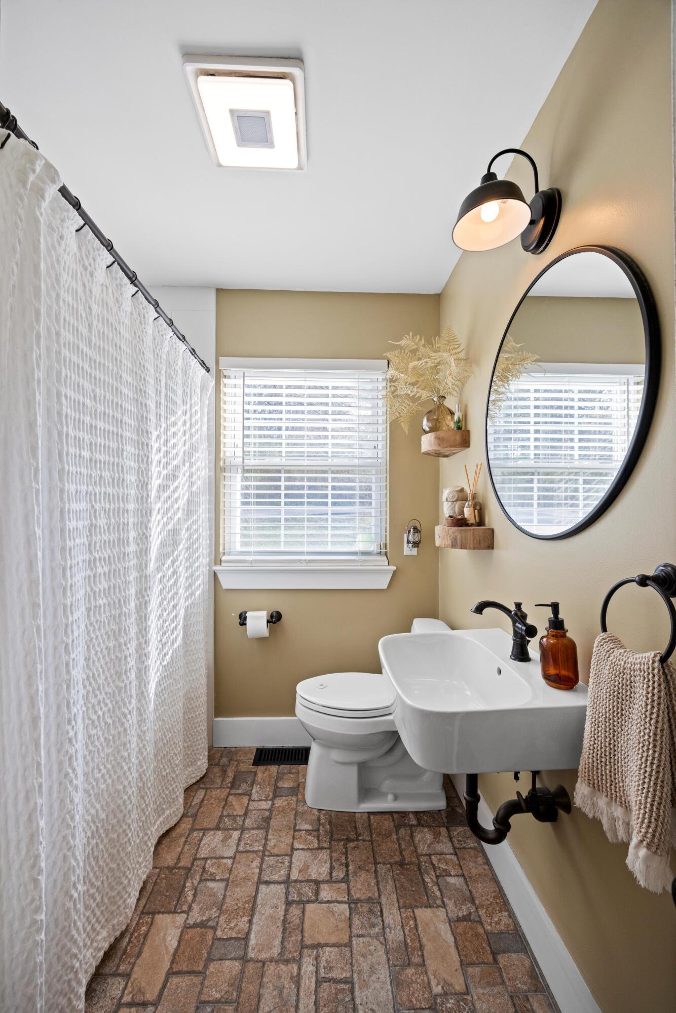 6057 Mill Road Hixson, TN 37343 - Photo 19 of 23 Bathroom