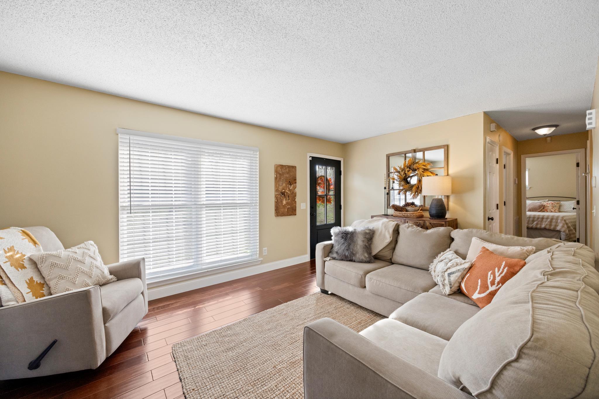 6057 Mill Road Hixson, TN 37343 - Photo 7 of 23 Living Room