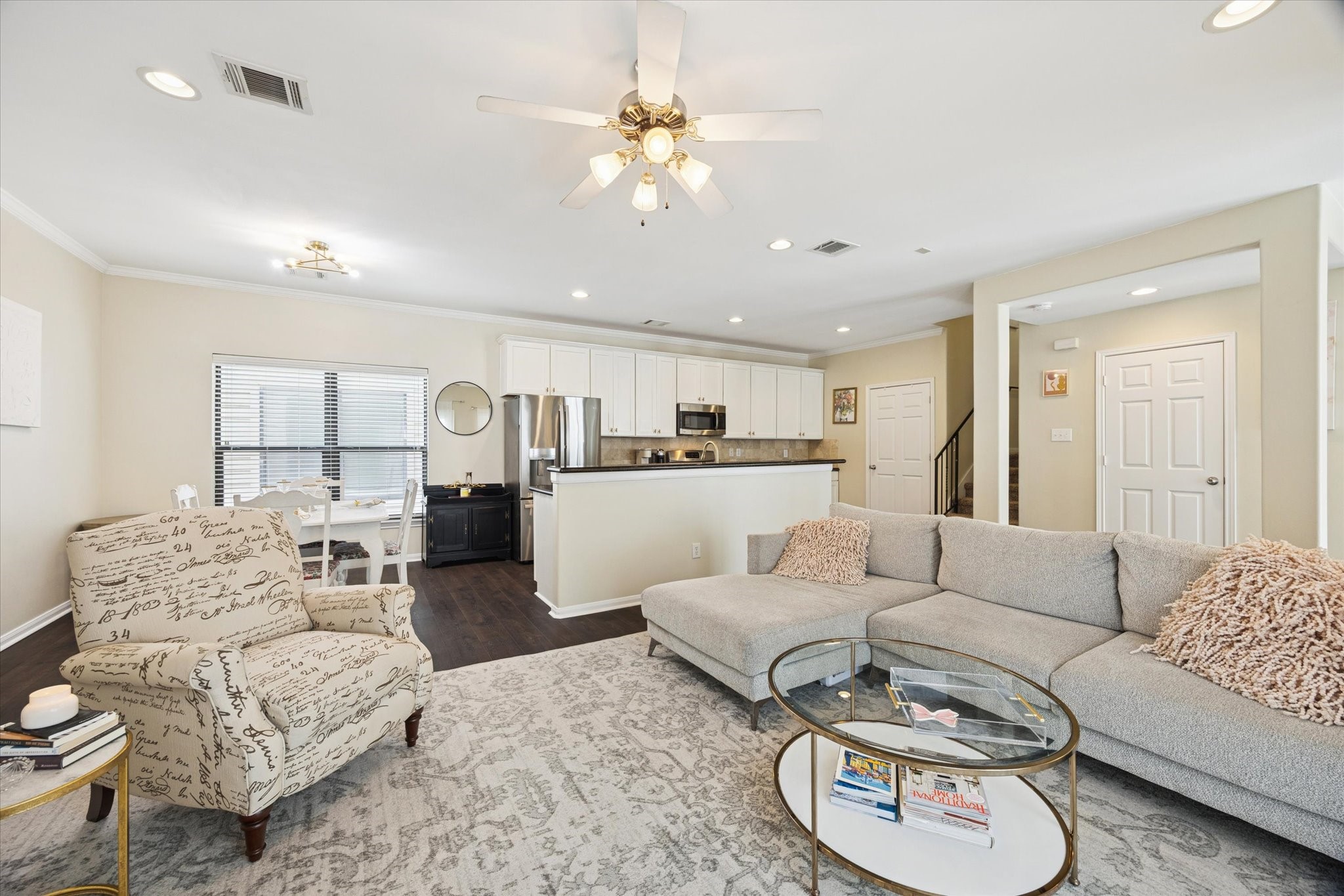 4411 Koehler Street, Unit E Houston, TX 77007 - Photo 7 of 22 Open concept kitchen and living
