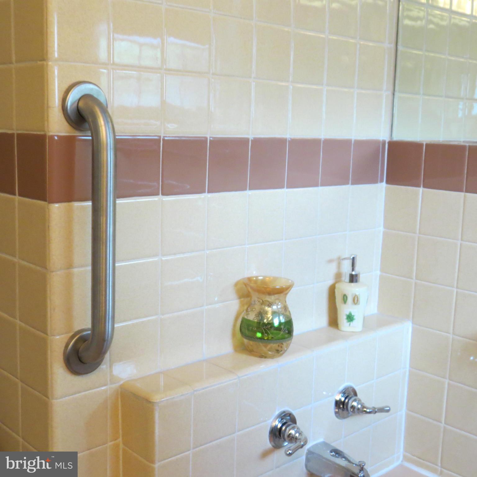 17 Township Road Dundalk, MD 21222 - Photo 6 of 25 a bathroom with a bathtub