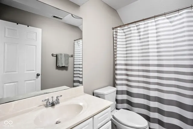 $899,900 | 5152 Logan Lane, Indianapolis, IN 46250