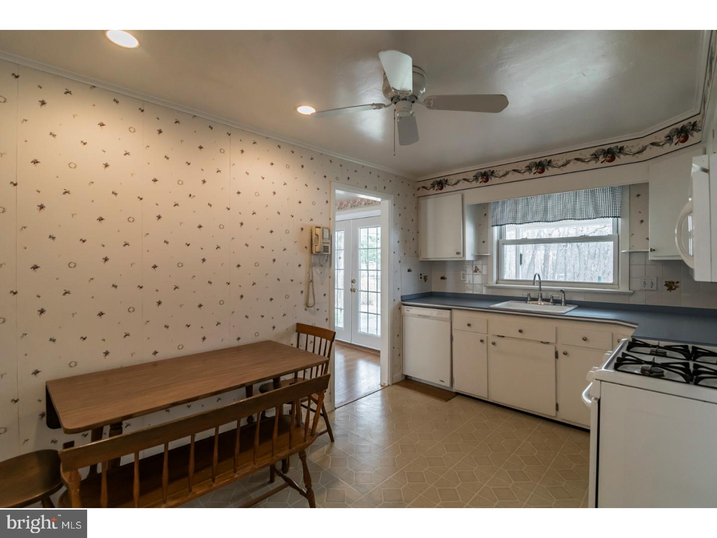 291 Lewis Road Springfield, PA 19064 - Photo 8 of 24 Dining Room