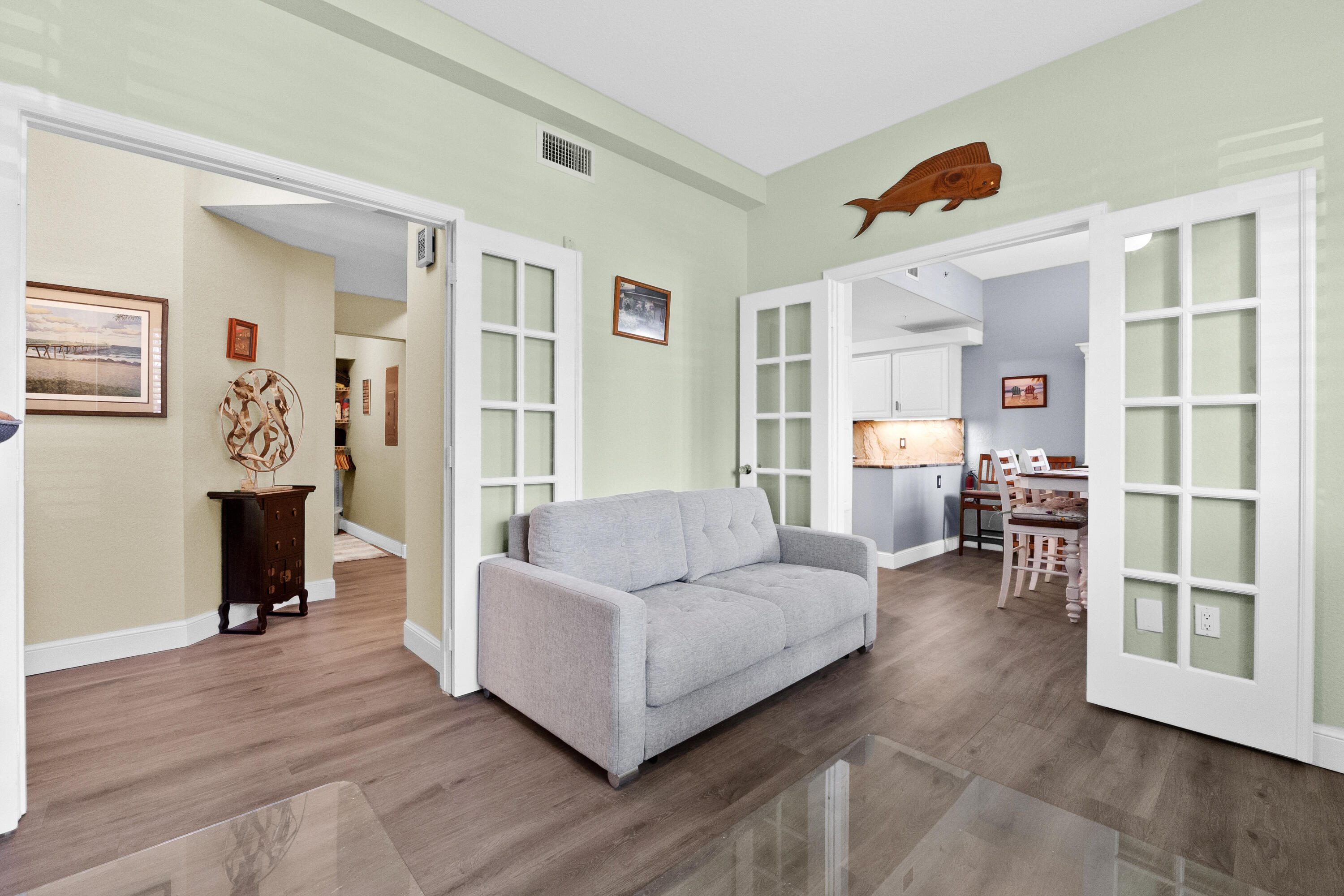 370 Golfview Road, Unit 104 North Palm Beach, FL 33408 - Photo 14 of 28 Guest bedroom
