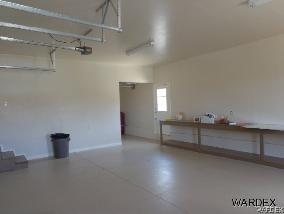 3225 White Cliff Road Kingman, AZ 86409 - Photo 10 of 23 House Garage