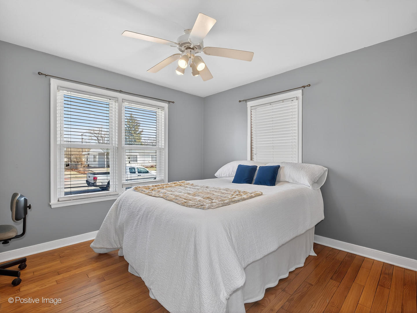 4214 Prairie Avenue Brookfield, IL 60513 - Photo 11 of 19 a bedroom with a bed and a window