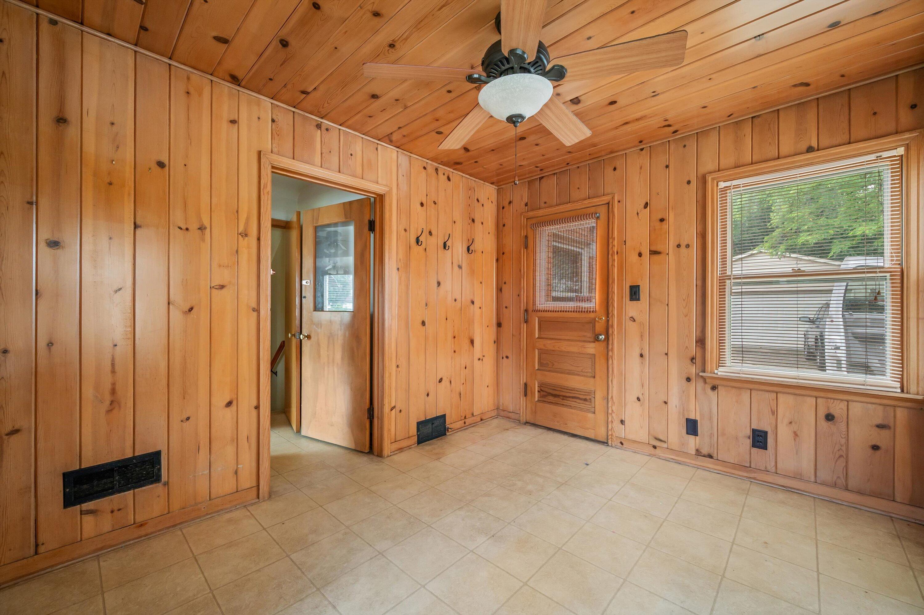 3366 South 35th Street Milwaukee, WI 53215 - Photo 5 of 31 05-DSC6344