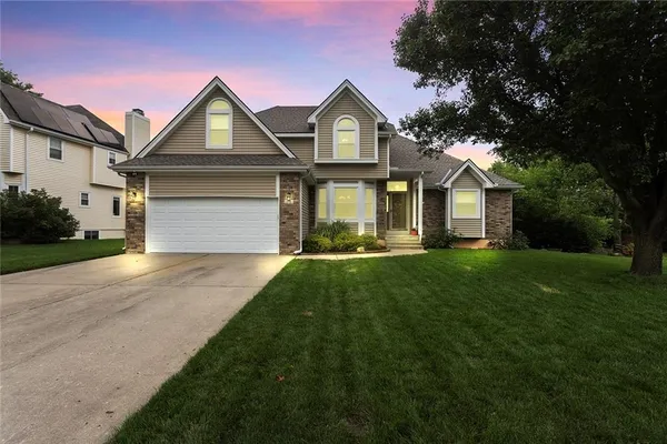 $419,900 | 113 Southeast Breon Bay, Lee's Summit, MO 64063