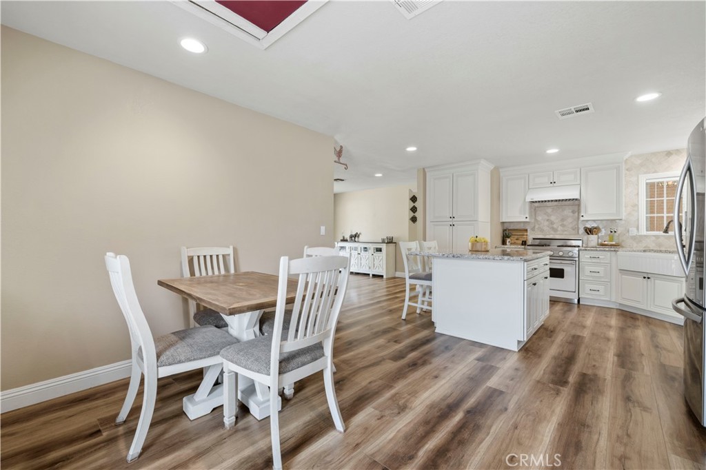 27816 Ridgegrove Drive Saugus, CA 91350 - Photo 16 of 65