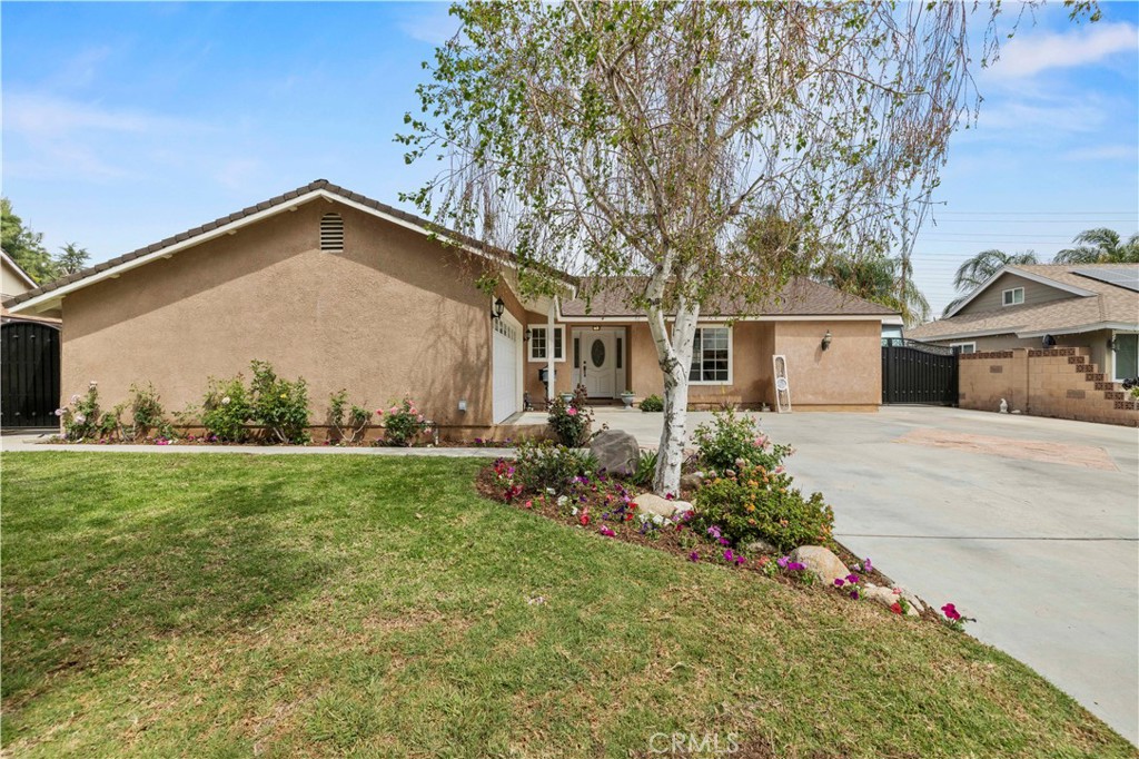27816 Ridgegrove Drive Saugus, CA 91350 - Photo 2 of 65 a view of a house with backyard and garden