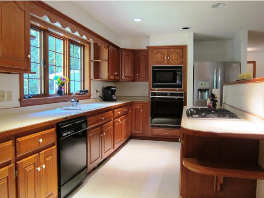 10 Country Farm Road Stratham, NH 03885 - Photo 2 of 32