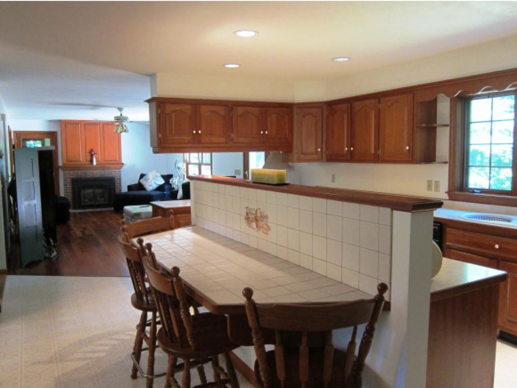 10 Country Farm Road Stratham, NH 03885 - Photo 3 of 32
