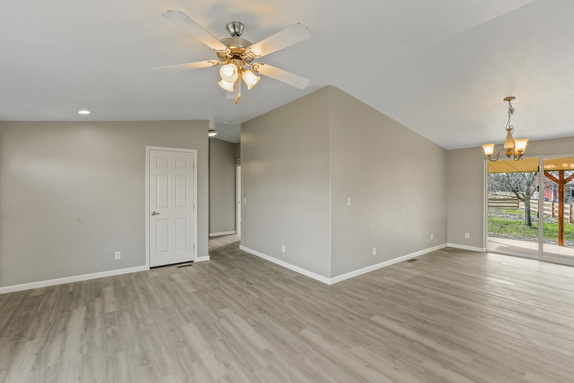 1117 West Paradise Road Spokane, WA 99224 - Photo 4 of 20