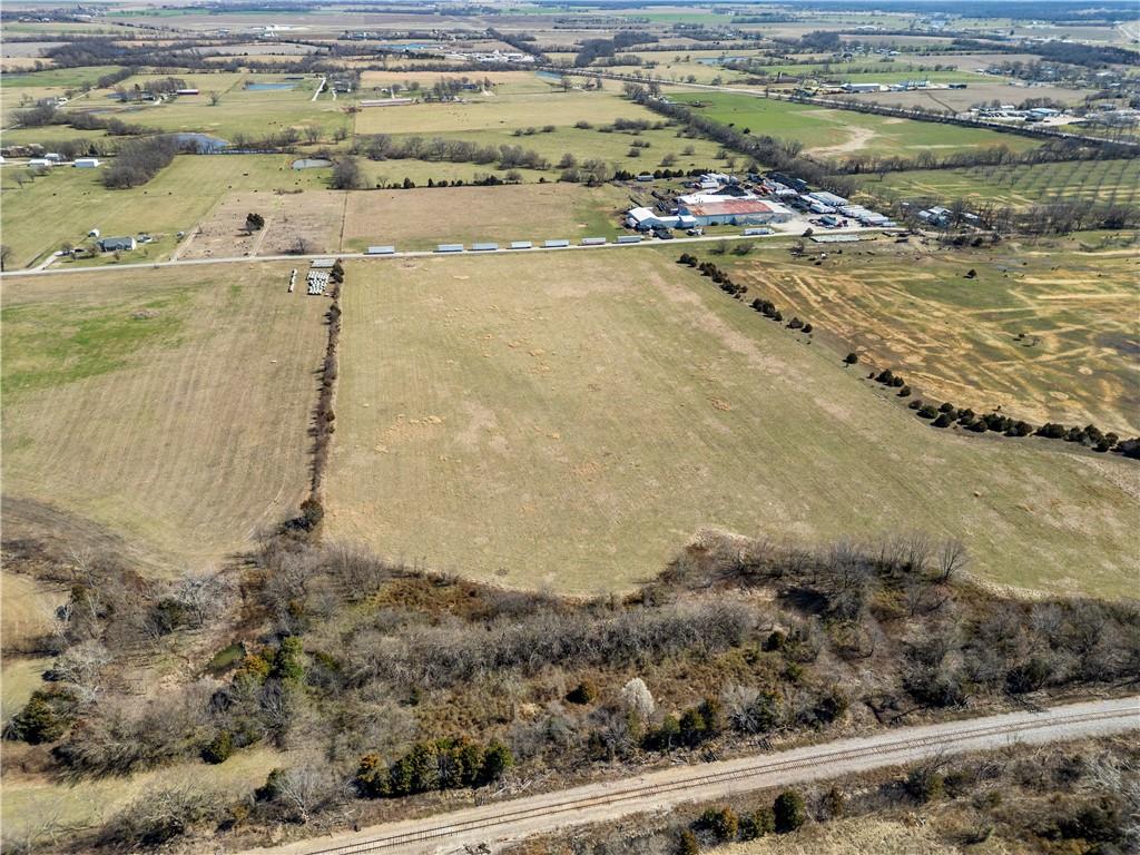 South Click Street Nevada, MO 64772 - Photo 5 of 22
