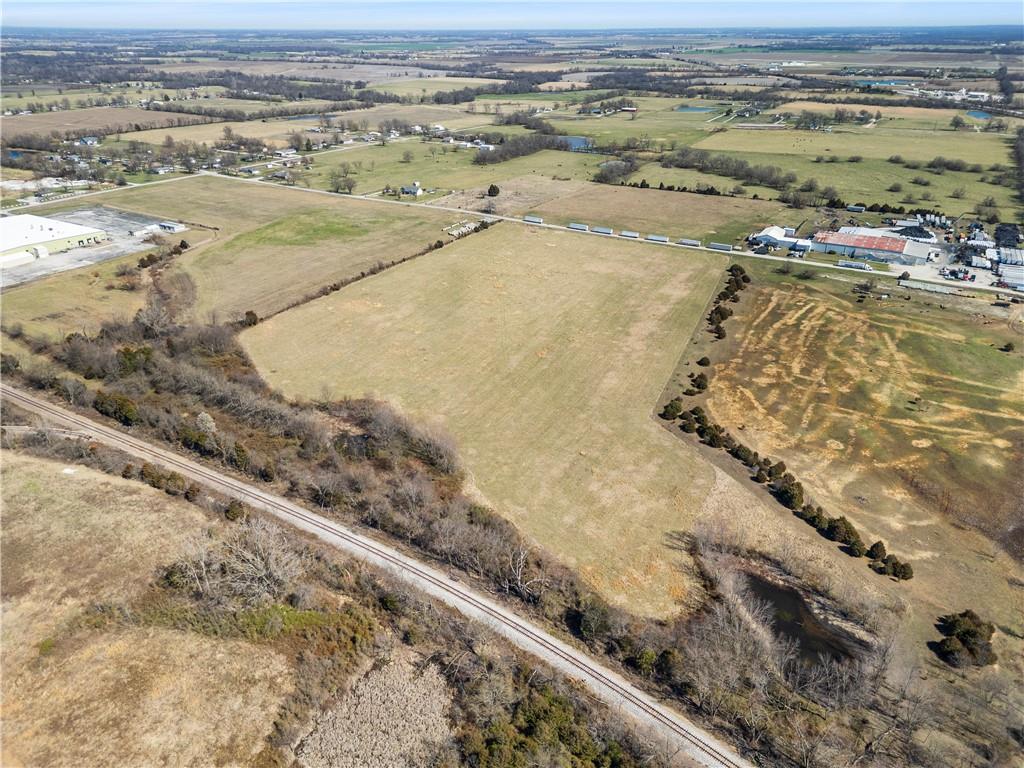 South Click Street Nevada, MO 64772 - Photo 6 of 22