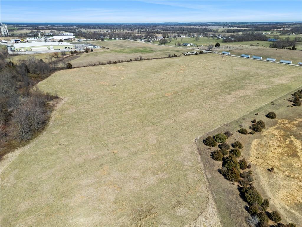 South Click Street Nevada, MO 64772 - Photo 8 of 22