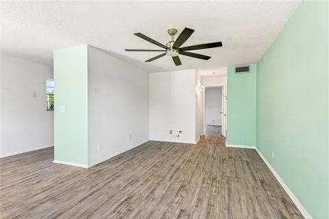 $94,000 | 102 Royal Oak Drive, Unit 203, Vero Beach, FL 32962
