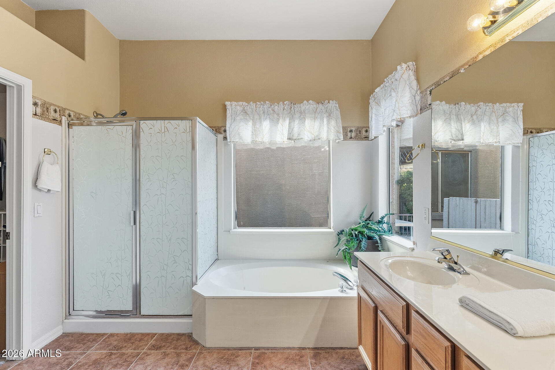 4906 South Verbena Avenue Gilbert, AZ 85298 - Photo 17 of 46 Primary Ensuite
