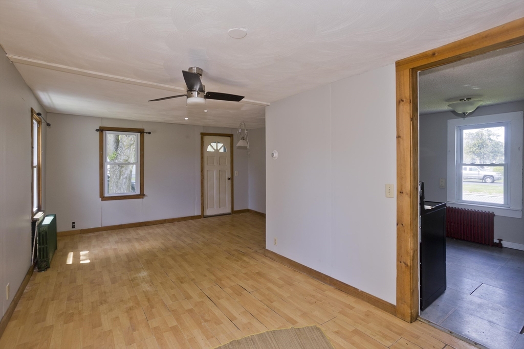 135 Lucerne Road Springfield, MA 01119 - Photo 4 of 40