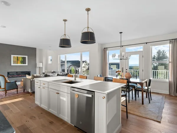 $1,195,000 | 27 Leo Lane, South Burlington, VT 05403
