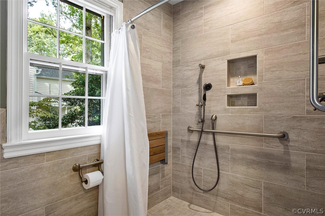 1006 Castle Hollow Road Midlothian, VA 23114 - Photo 28 of 42 a bathroom that has a glass shower door