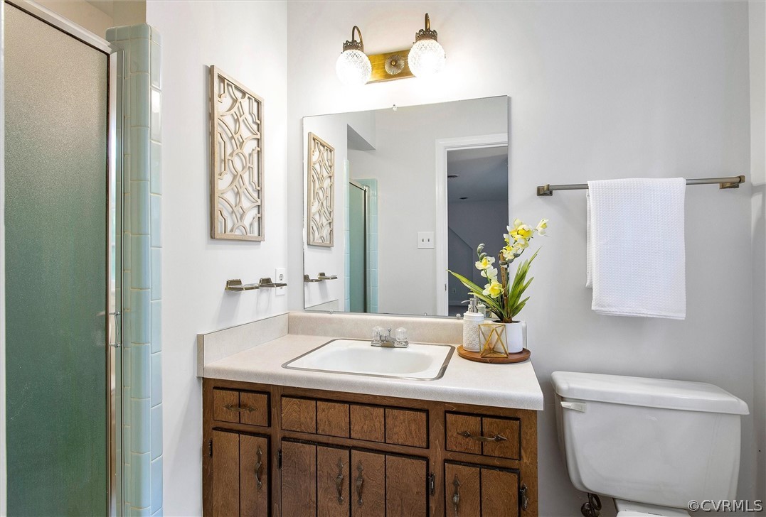 1006 Castle Hollow Road Midlothian, VA 23114 - Photo 33 of 42 a bathroom with a sink a toilet and mirror
