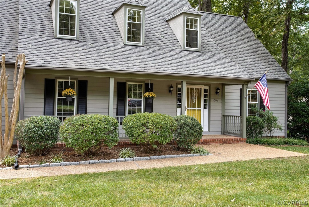 1006 Castle Hollow Road Midlothian, VA 23114 - Photo 4 of 42 front view of a house with a yard