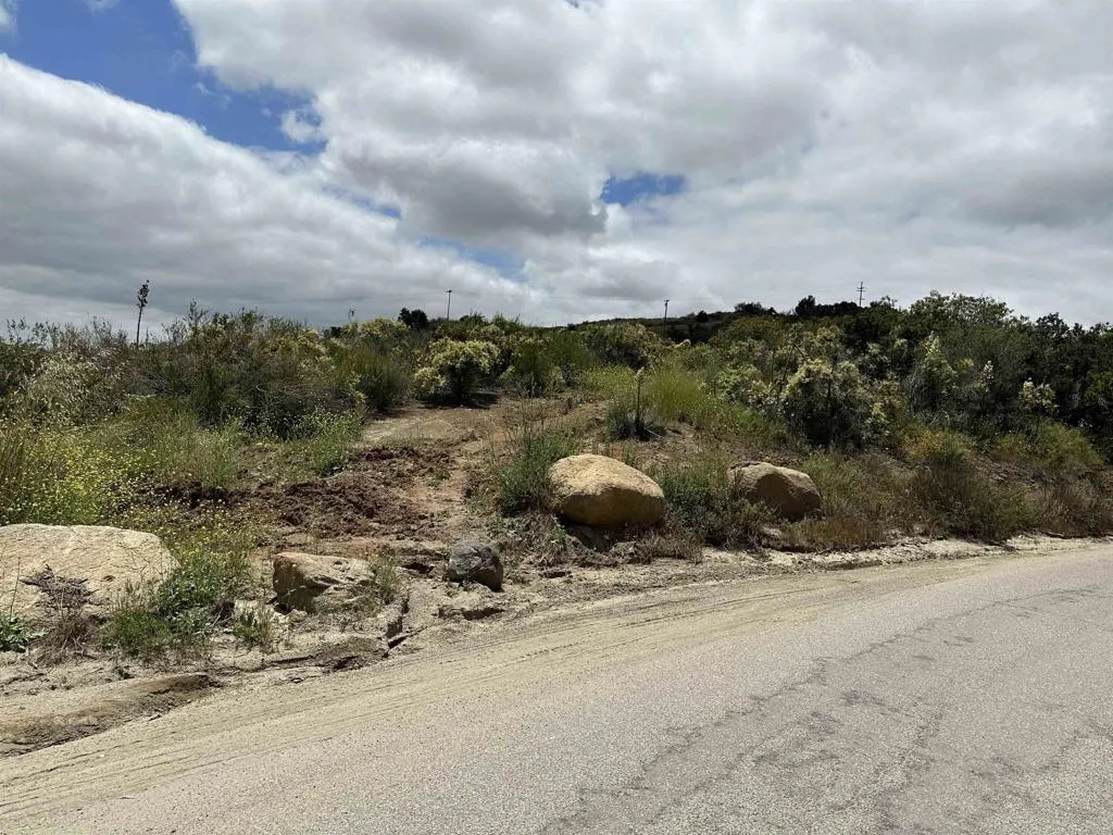 6 Harris Drive Fallbrook, CA 92028 - Photo 20 of 33 a view of a outdoor space