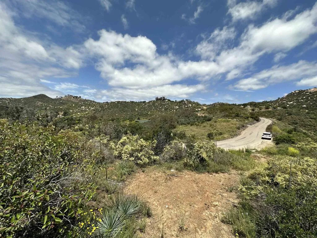 6 Harris Drive Fallbrook, CA 92028 - Photo 23 of 33 a view of a city