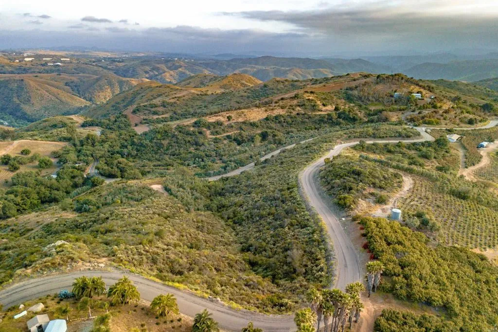 6 Harris Drive Fallbrook, CA 92028 - Photo 28 of 33 view of city and mountain