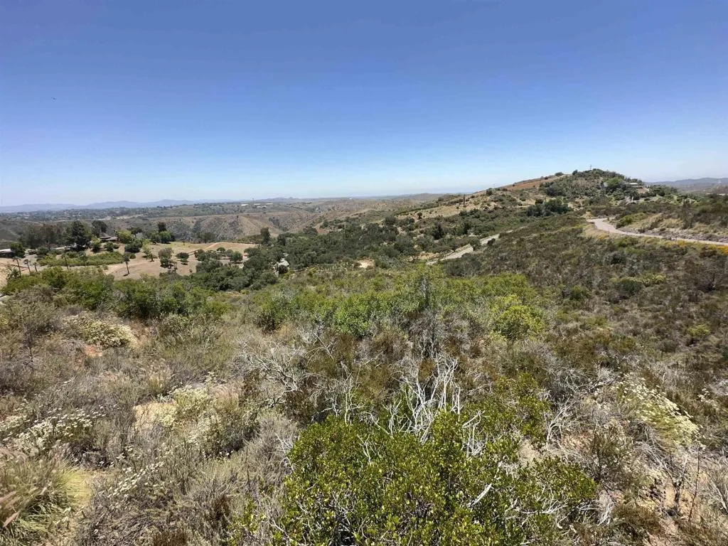 6 Harris Drive Fallbrook, CA 92028 - Photo 31 of 33 a view of a city