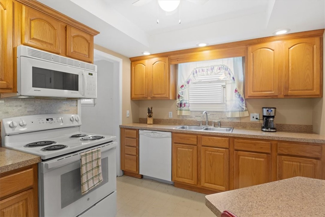 62 Mayfair Drive Irondequoit, NY 14617 - Photo 11 of 37