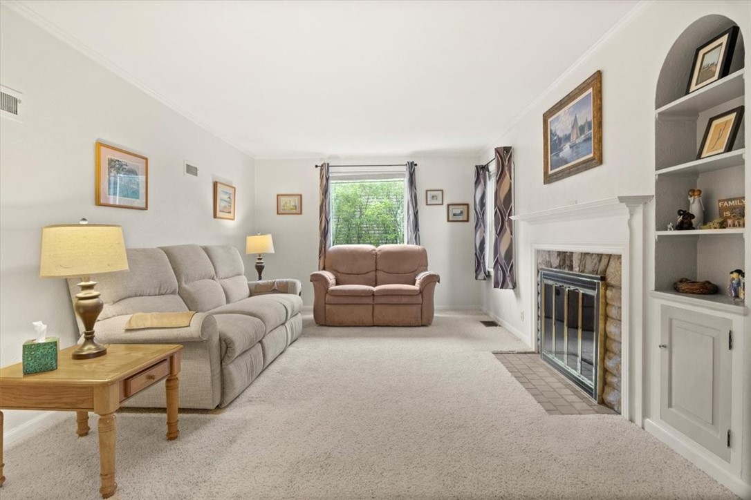 62 Mayfair Drive Irondequoit, NY 14617 - Photo 3 of 37