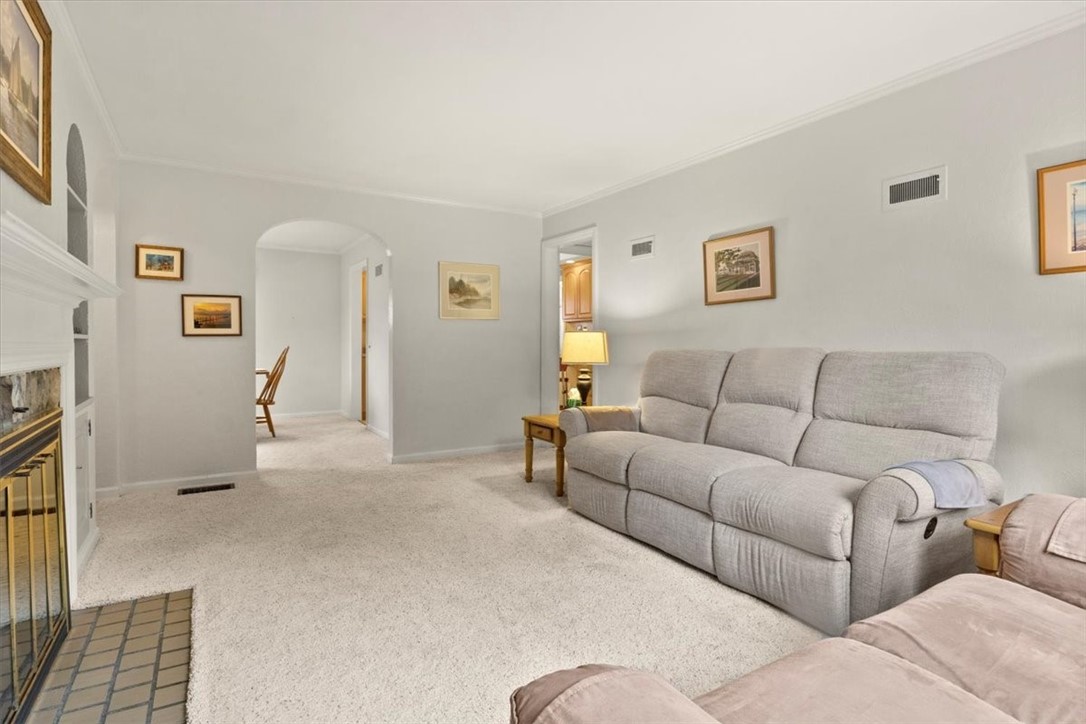 62 Mayfair Drive Irondequoit, NY 14617 - Photo 4 of 37